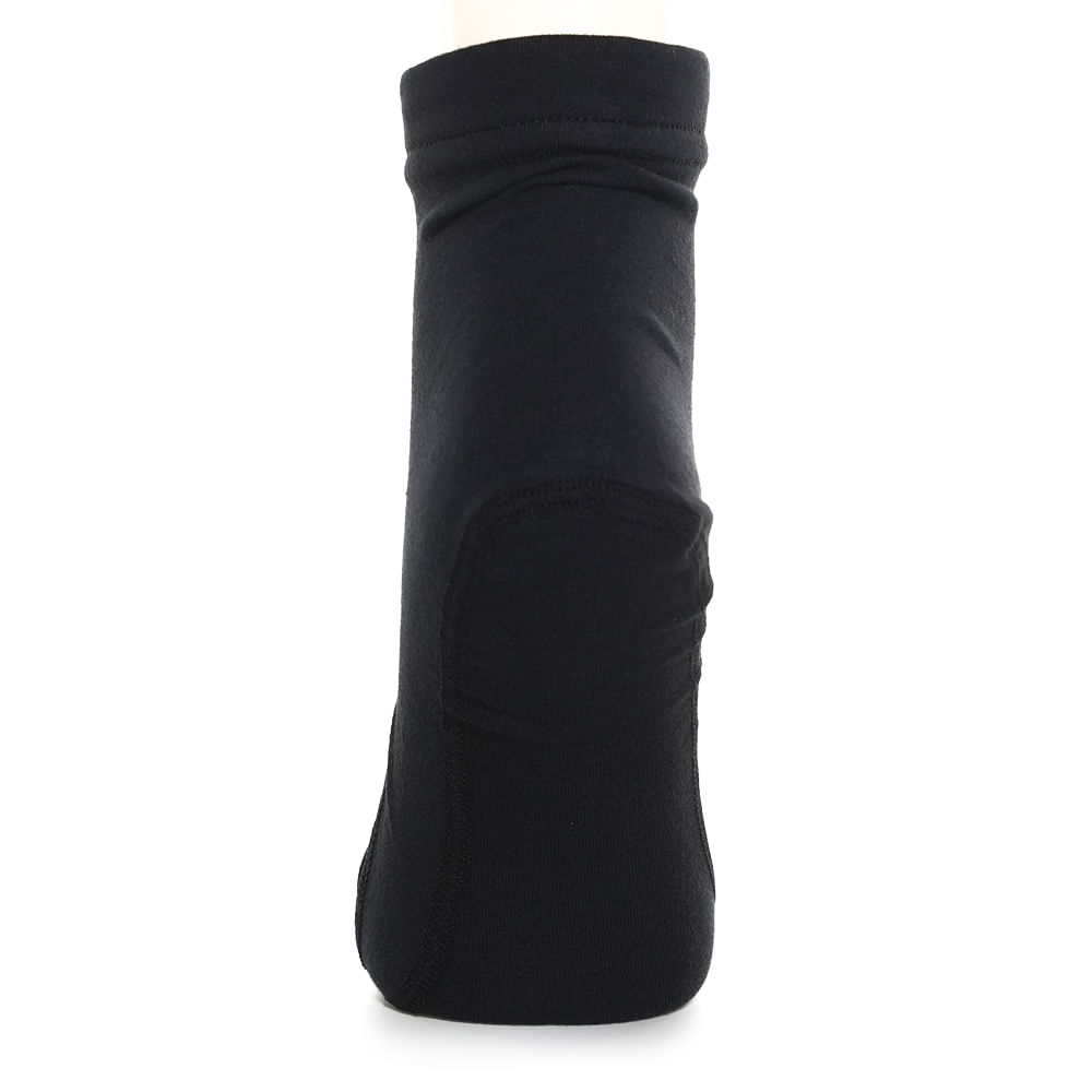 Meia feminina preta Onfit G60P vista traseira mostrando ajuste no calcanhar